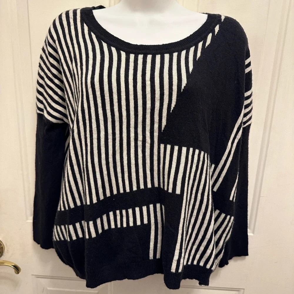 Buffalo David Bitton Black & White stripped sweater sz M - Picture 2 of 6